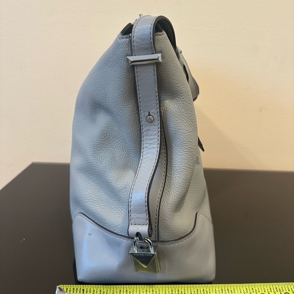 Michael Kors Gray Leather Shoulder Bag preowned - Picture 2 of 8